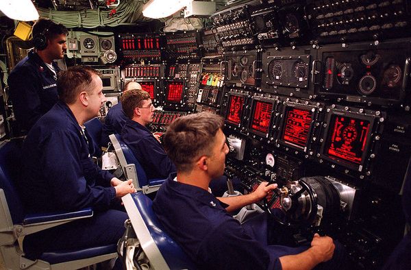 800px-USS_Seawolf_(SSN_21)_Control_Room_HighRes